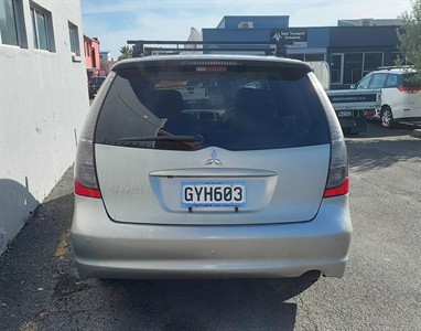2004 Mitsubishi Grandis - Thumbnail
