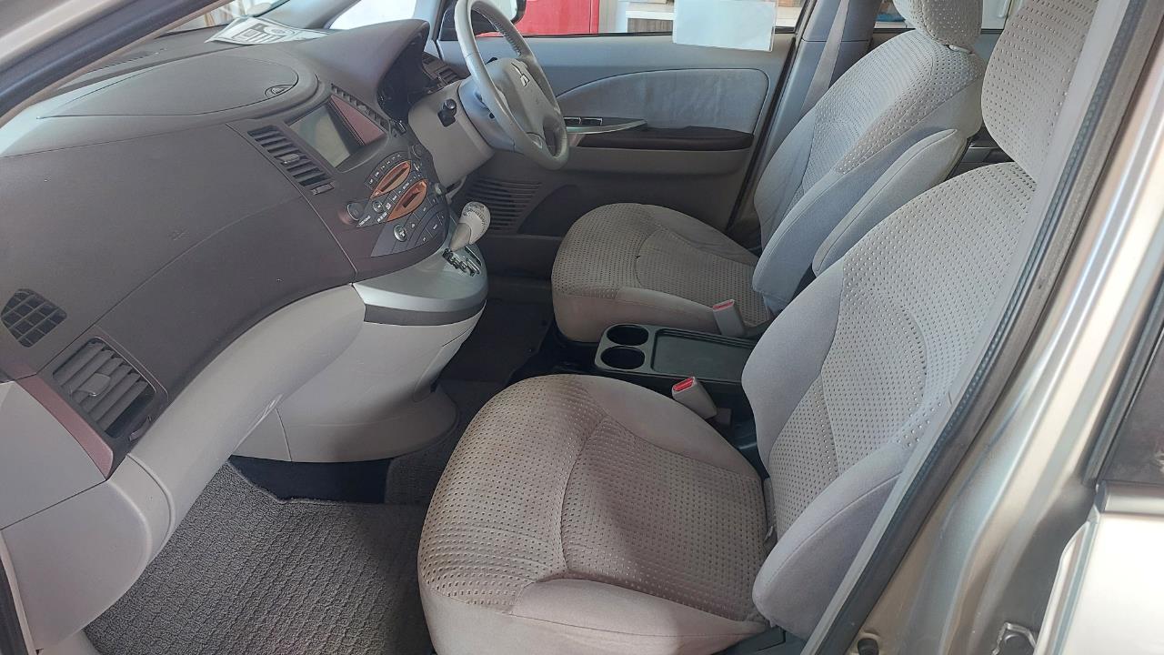 2004 Mitsubishi Grandis